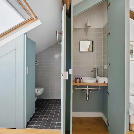 Holiday home Veeve - Four-storey Sanctuary Paris